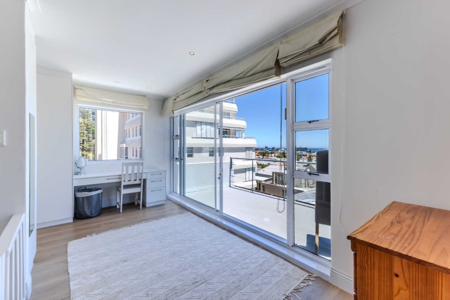 To Let 4 Bedroom Property for Rent in Fresnaye Western Cape